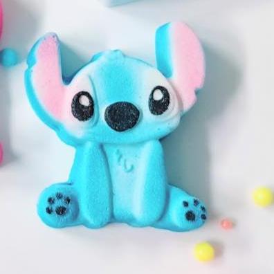 Bombe de bain effervescente ProÉcolo libérant un nuage de poudre